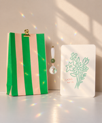 Geschenkset kleines Mitbringsel mit handgemachten Sonnenfänger, Grußkarte & Geschenktüte