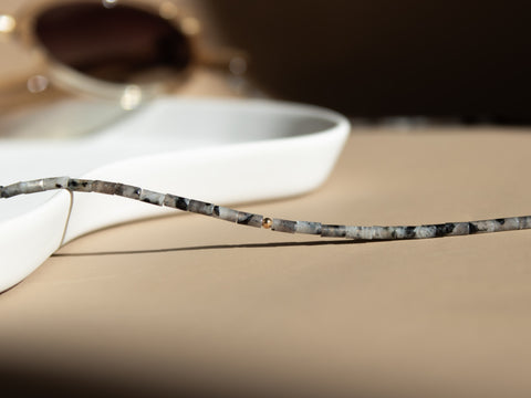 Brillenkette aus schwarzem Labradorit & Gold