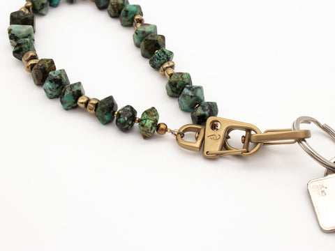 Naturstein Schlüsselkette aus Afrikanischen Türkis, Universal Handschlaufe mit Karabinern, Echter Steinschmuck, Handarbeit von eilenna
