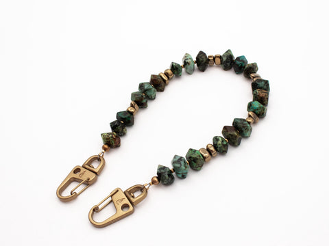 Kurze Naturstein Handykette aus Afrikanischen Türkis, Handschlaufe mit Karabinern, Schlüsselkette, Handarbeit von eilenna