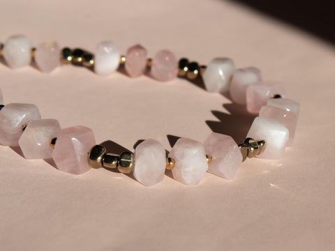 Schlüsselkette kurz aus Naturstein aus Rosenquarz, Universal Kette mit Karabinern, Echter Steinschmuck, Handmade von eilenna
