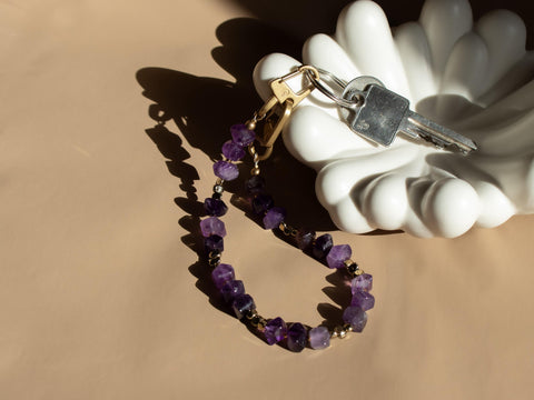 Schlüsselkette kurz aus Naturstein aus Amethyst, Universal Kette mit Karabinern, Echter Steinschmuck, Handmade von eilenna