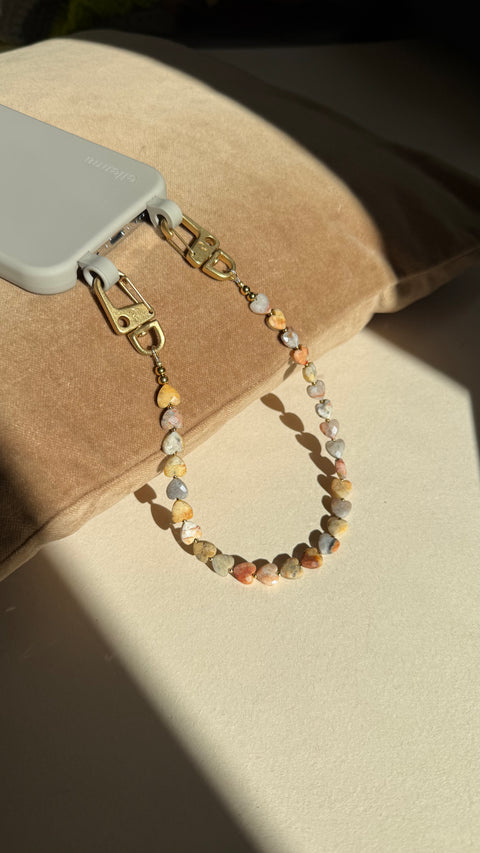 Kurze Handykette mit Crazy Lace Agate Herzperlen – Für Lebensfreude & Optimismus