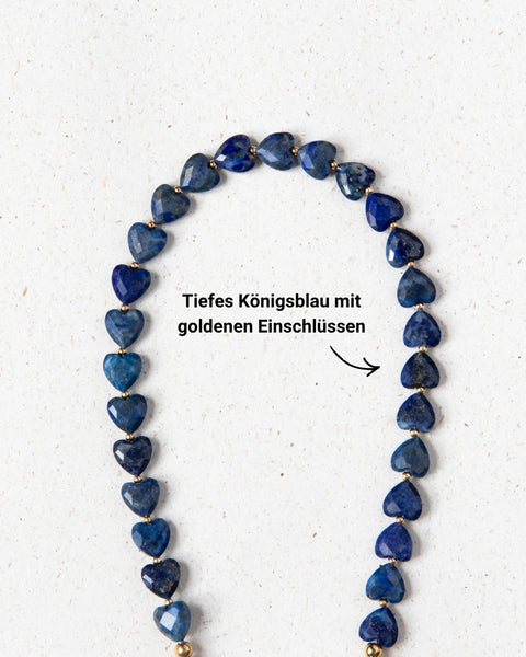Kurze Handykette mit Lapislazuli Herzperlen – Für innere Stärke