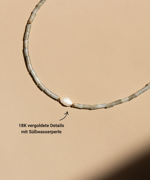 Brillenkette aus grauem Labradorit, Süßwasserperle & Gold