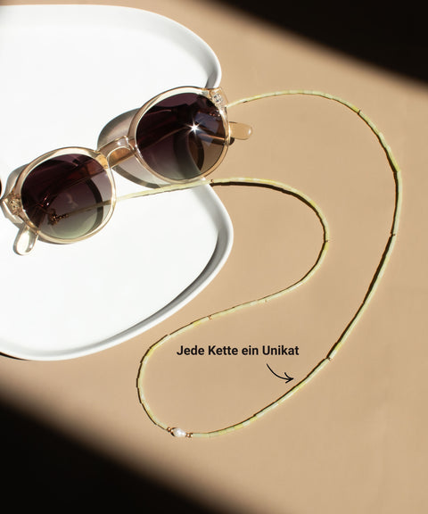 Brillenkette aus Zitronen Jade, Süßwasserperle & Gold