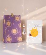 Geschenkset Geburt mit handgemachten Sonnenfänger, Grußkarte & Geschenktüte