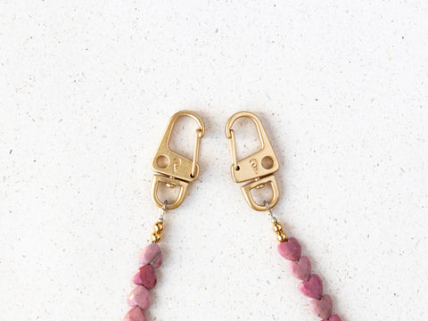 Kurze Handykette mit Rhodochrosit Herzperlen – Für Liebe & Verbundenheit