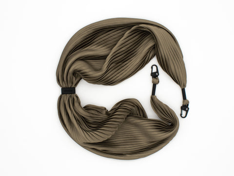 Handyhülle mit abnehmbarem Plisseetuch, Crow & Khaki