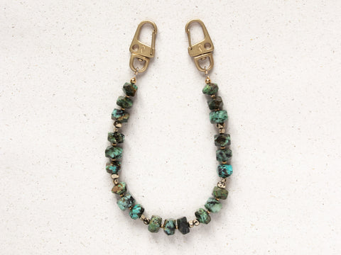 Kurze Handykette mit Natursteinen