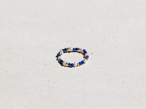 Ring mit Lapislazuli und Süsswasserperlen, Flow Ring