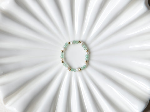 Ring mit grünem Aventurin und Süsswasserperlen, Halo Ring