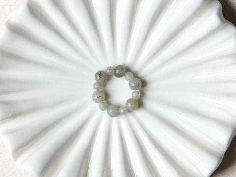 Ring aus grauem Labradorit, Mell Ring