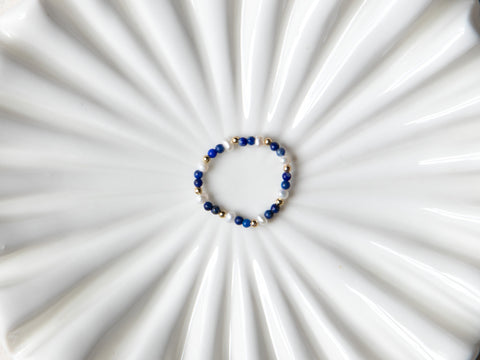 Ring mit Lapislazuli und Süsswasserperlen, Flow Ring