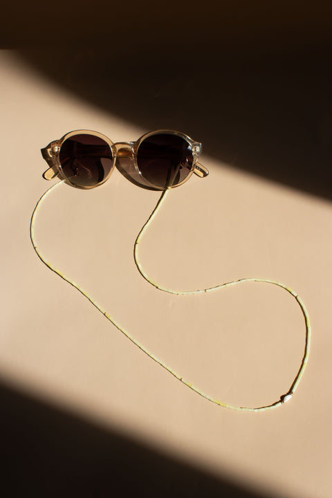 Brillenkette aus Zitronen Jade, Süßwasserperle & Gold