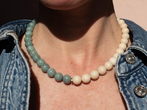 Edelstein Kette Burmesische Jade & Fossilstein, Naturstein Halskette Damen, Duo Design 18K Gold Verschluss, Handmade Schmuck eilenna