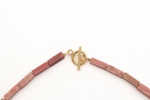 Halskette mit rosa Rhodonit und Tigerauge – Damenschmuck mit 18K vergoldetem Verschluss, Handmade von eilenna