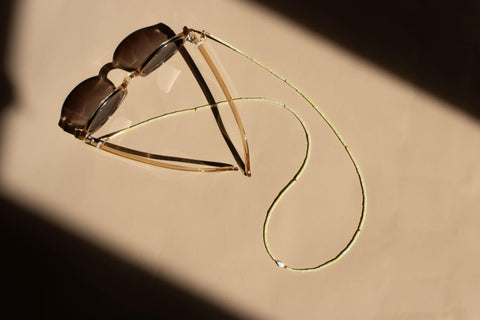 Brillenkette aus Naturstein Zitronen Achat & Süsswasserperle, Handmade Brillenzubehör von eilenna, 2-in-1 Sonnenbrillen-Kette und Halskette