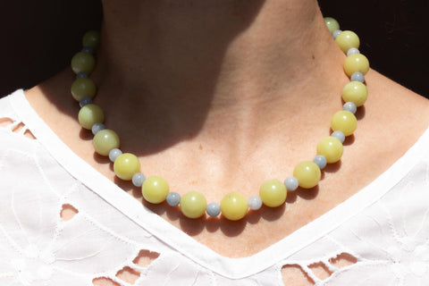 Halskette aus Naturstein Perlen Zitronen Chalcedon mit 18K vergoldetem Verschluss Halsschmuck für Damen, Handmade von eilenna