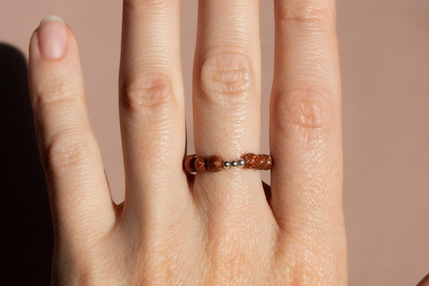 Ring mit rotem Sandstein & 925 Silberperlen, Kaia Ring