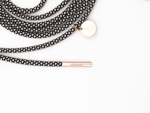 Handykette universal mit Karabiner und Adapter zum Umhängen, Kordel in SALT & PEPPER mit Rosegold, handmade von eilenna