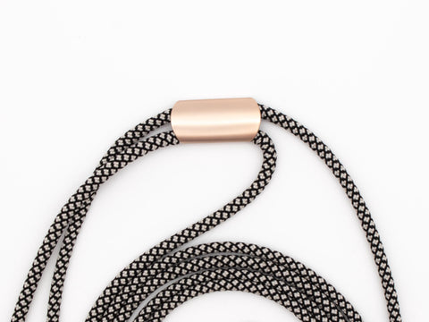 Handykette universal mit Karabiner und Adapter zum Umhängen, Kordel in SALT & PEPPER mit Rosegold, handmade von eilenna