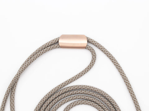Handykette universal mit Karabiner und Adapter, Kordel in GINGER mit Gold oder Roségold, handmade von eilenna