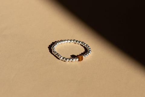 Ring mit Edelsteinen & 925 Silberperlen, Elastischer Perlen Ring, Geschenk Frauen, handmade von eilenna