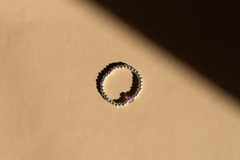 Ring mit Edelsteinen & 925 Silberperlen, Elastischer Perlen Ring, Geschenk Frauen, handmade von eilenna