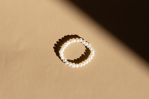 Ring mit Süsswasserperlen, Elastischer Perlen Ring, Geschenk Frauen, Liora Ring von eilenna