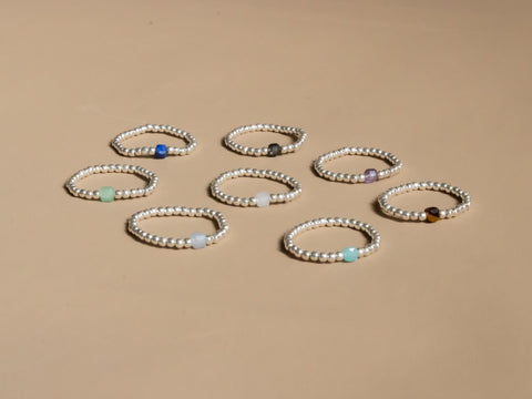 Ring mit Edelsteinen & 925 Silberperlen, Elastischer Perlen Ring, Geschenk Frauen, handmade von eilenna