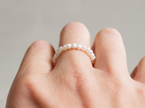 Ring mit Süsswasserperlen, Elastischer Perlen Ring, Geschenk Frauen, Liora Ring von eilenna