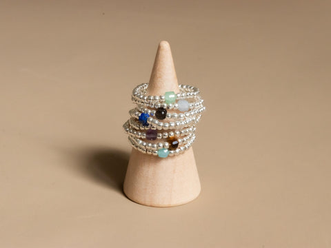 Ring mit Edelsteinen & 925 Silberperlen, Elastischer Perlen Ring, Geschenk Frauen, handmade von eilenna