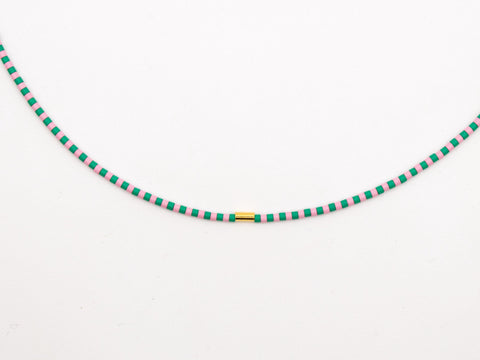 Halskette mit mintgrün rosa Acrylperlen und 18k vergoldeter Zwischenperle – Minimalistisch Perlenschmuck, Handmade von eilenna