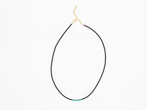 Halskette mit schwarz mintgrün Acrylperlen – Minimalistisch Perlenschmuck, Handmade von eilenna