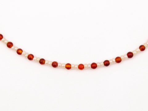 Halskette mit rotem Achat Acrylperlen und 18k Verschlüssen – Minimalistisch Perlenschmuck, Handmade von eilenna