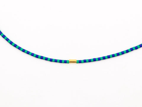 Halskette mit mintgrün blau Acrylperlen und 18k vergoldeter Zwischenperle – Minimalistisch Perlenschmuck, Handmade von eilenna
