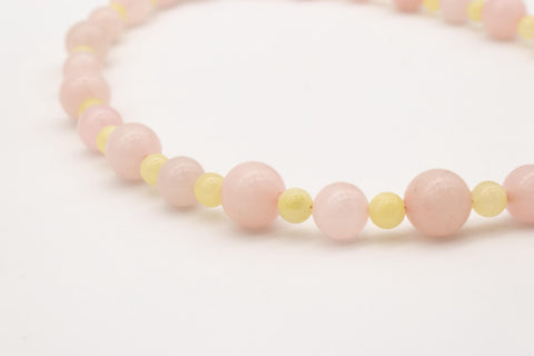 Halskette aus Rosenquarz Naturstein Perlen und gelbem Chalcedon mit 18K vergoldetem Verschluss Halsschmuck für Damen, Handmade von eilenna