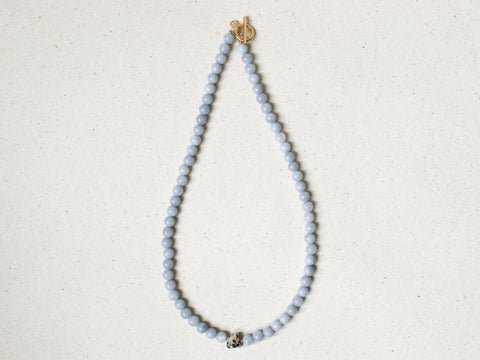 Blaue Chalcedon Halskette mit Dalmatiner Jaspis, Naturstein Perlenkette Damen, Edelstein Schmuck 18K Vergoldet, Handgemacht von eilenna