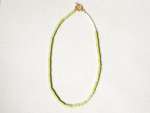 Halskette Hellgrün & Süßwasserperle, Moderne Steinperlen Kette Damen, 18K Gold Verschluss, Minimalistisches Design Geschenk eilenna