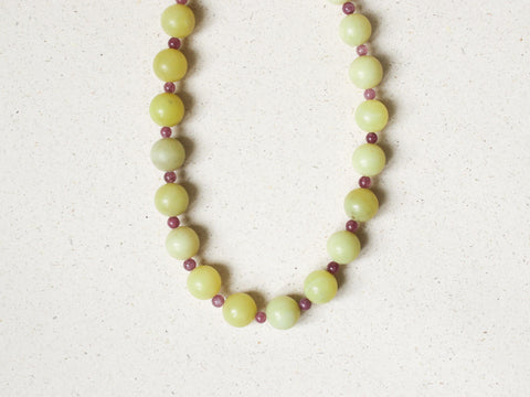 Edelstein Kette Zitronenjade & Amethyst, Naturstein Halskette Damen Gelb Lila, Boho Schmuck 18K Vergoldet, Handgemacht von eilenna