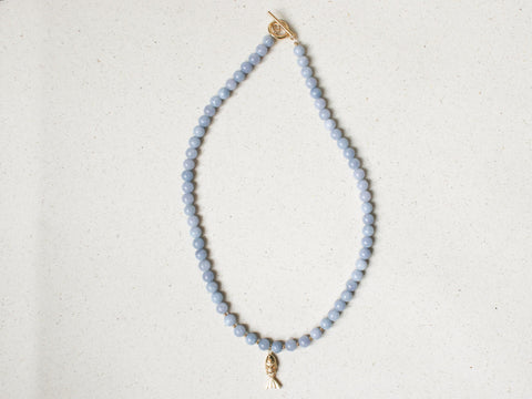 Blaue Chalcedon Halskette mit Fisch Anhänger Gold, Maritimer Schmuck Damen, Naturstein Perlenkette, 18K Vergoldet Handgemacht eilenna