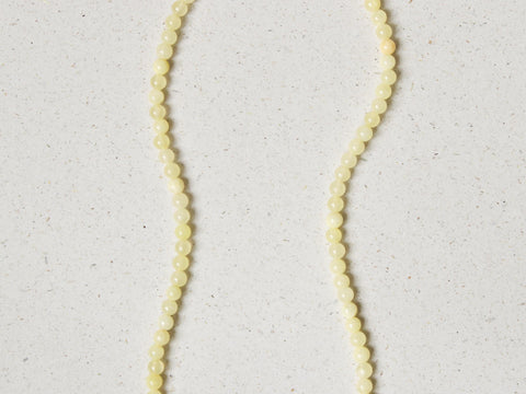 Zarte Perlenkette Gelb mit Herz Anhänger, Zitronen Chalcedon Halskette Damen, Muschelperle Schmuck 18K Gold Verschluss, Handmade von eilenna