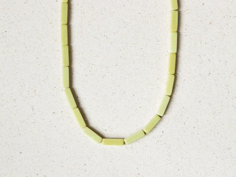 Halskette Hellgrün & Süßwasserperle, Moderne Steinperlen Kette Damen, 18K Gold Verschluss, Minimalistisches Design Geschenk eilenna