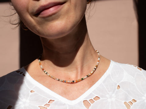 Bunte Edelstein Halskette Damen, Boho Naturstein Kette Handgemacht, Quarz Lapislazuli Tigerauge Amazonit Rosenquarz, 18K vergoldet, eilenna