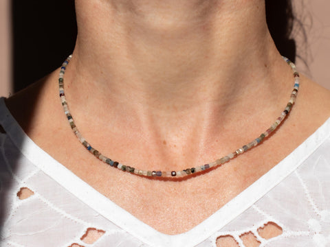Bunte Edelstein Halskette Damen, Boho Naturstein Kette Handgemacht, Bergkristall Quarz Lapislazuli Prehnit Sodalit, 18K vergoldet, eilenna