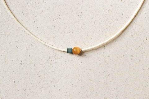 Halskette minimalistisch für Damen, Handgemacht aus Tigerauge Naturstein, 18K vergoldeter Verschluss von eilenna