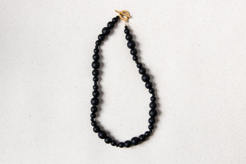 Halskette Onyx Damen, Schwarze Edelstein Kette, Naturstein Perlen 18K Vergoldet, Handgemacht von eilenna
