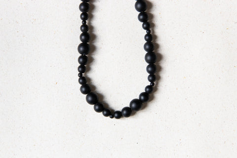 Halskette Onyx Damen, Schwarze Edelstein Kette, Naturstein Perlen 18K Vergoldet, Handgemacht von eilenna